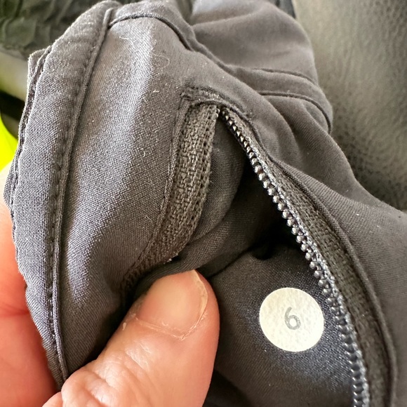 Lululemon Tracker Short - Black - Size 6 - Picture 3 of 6